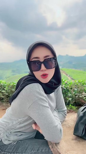 Risma Wimala and Risma Matanari in a Hilarious Village Atmosphere Video