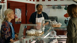 'Barbaque' : la nouvelle comédie de Fabrice Eboué qui s'attaque aux débats entre vegans et carnivores - RTBF Actus