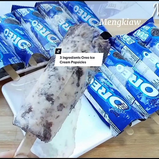 Easy 3-Ingredient Oreo Ice Cream Popsicles Recipe