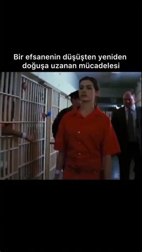 Filmin Sesi on Instagram: "Kara Şövalye Yükseliyor'da terörist lider Bane'nin yaptığı gizli planları durdurmaya bu sefer ne Bruce Wayne'nin ne de Batman'in gücü yeter. Kedikadın Selina Kyle'ı da kendi safına çeken Bane, Gotham kentini ve halkını ciddi bir tehditle karşı karşıya bırakacaktır. Ne yerel kuvvetler, ne kahraman Jim Gordon ne de ordu olacakların önüne geçemez. Batman ilk kez kendisinden daha güçlü bir rakibe karşı mücadele verecektir... Christopher Nolan yorumlu Batman efsanesinin son