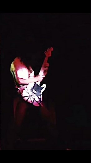 Rare Footage Of Eddie Van Halen Performing 'Eruption' live in 1978!