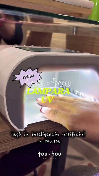 En tou.tou trabajamos con lo mejor para ofrecerte lo mejor. contamos con lamparas de secado UV con IA, enfocadas alnsecado exclusivo de tus uñas. la luz no toca tu piel. si tenias temor de usar gel semi-permanenente nosotros tenemos la mejor opción Para ti ✨️🫰🏻✨️ mandanos DM para darte más información aquí cuidamos de ti #IA #fyp #viral #gelsemi#nailart
