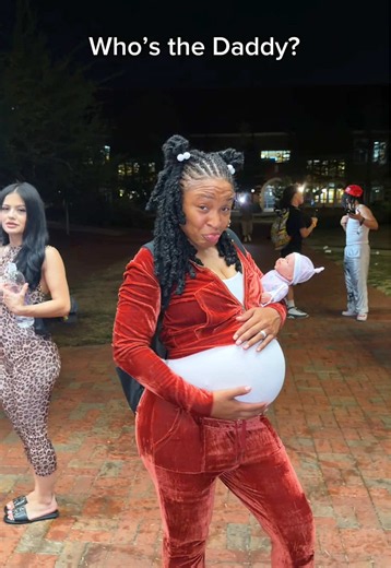 Who does she look like the most? 🤣 #ezee #streameruniversity | ezee
