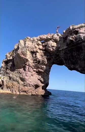 Cliff jumping & diving 20 meters