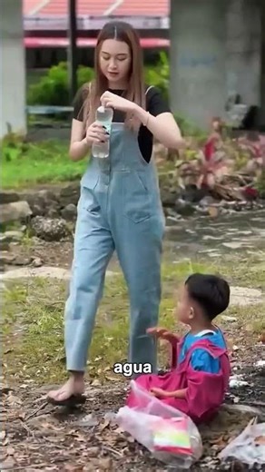 ¡La bondad es recompensada! La honestidad del niño pobre recibe su recompensa 🥹✨