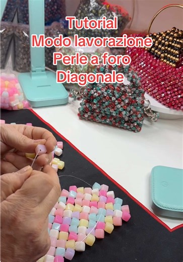 Tutorial , modo di lavorazione perle a foro diagonale #TUTORIAL #pearl #bags #bag #melart @Milly Aprile MelArt seguitemi anche sull’altro account