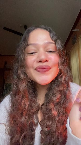 Expressive Hand Gestures Explained in Everyday Settings