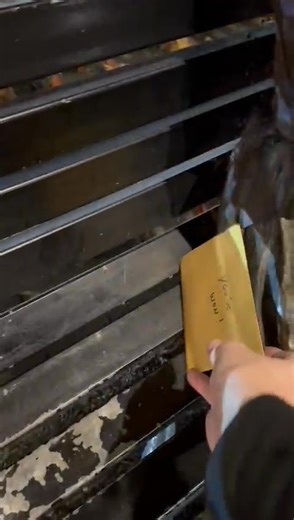 💰THE TREASURE HUNT IS NOW LIVE!💰 FOLLOW US TO PARTICIPATE IN FUTURE HUNTS! Do you know where we are?Tag a friend who might be near by... Be quick!! If found please DM us and share to your story for us to share! We’ve got another amazing collaboration going with @hampshireroasts today!! She’s managed to get an amazing gifts from @harbaron6th & @chriskeel14 🤩 Posted 15/11/2025 #HiddenMoney #CashHunt #MoneyChallenge #FindTheCash #CashInTheWild #TreasureHunt #MoneyDrop #PublicCashHunt #HiddenCash