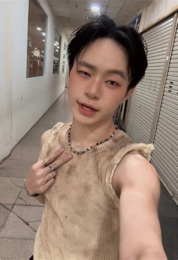 Post-Apocalypse Theme: Rate My Fit and Makeup