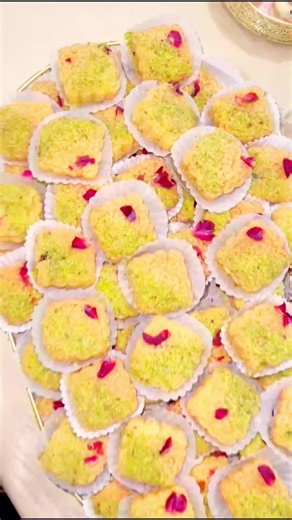 #CapCut #PatisserieMarocaine bientôt l'aide commande votre plateau au tel :0766238703 Les gâteaux marocains sont un véritable voyage de saveurs 🇲🇦✨ : délicatement parfumés à la fleur d’oranger, au miel et aux amandes, chaque bouchée est une douceur artisanale qui rappelle la tradition et la générosité du Maroc. Parfaits pour le thé ou pour un moment gourmand. #gateauxmarocains #patisseriemarocaine #douceursmarocaines
