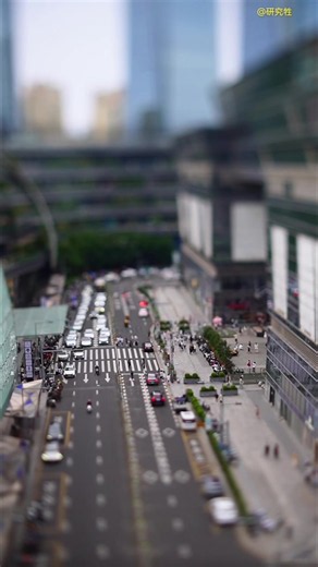Tilt lens street photography with TTArtisan 35mm F1.4