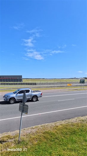RAAF F-35A Lightning II on approach and landing Runway 30 RAAF Base Williamtown 18 September 2025 #lockheedmartin #CANONRF200800 #fighterworld #williamtownplanespotting #F35A #planespotting #canonr7 | Williamtown Plane Spotting