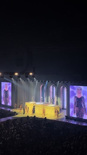 babsi verdient es so krass 💋 #iconic #shirindavid #shirindavidtour #shirindavidkonzert #schlauaberblond #uberarena #berlin #applaus