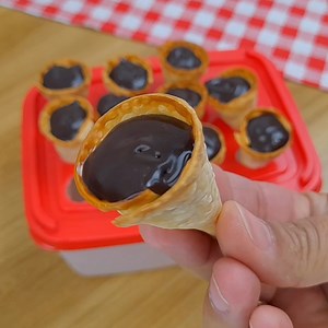 725K views · 12K reactions | Veja como fazer cone trufado para vender bem fácil e gostoso  | Histórias Decor | Facebook