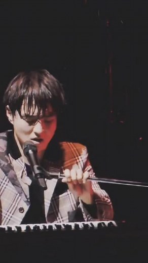 Live Performance of Pretender by Official髭男dism