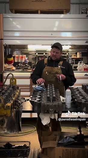 #fyp #dieselmechanic #warranty No oil in the air tanks, fuel tanks, or on the ground. Turbo and charge air pipes are bone dry, Runs great, and zero blow by. 🤷‍♂️