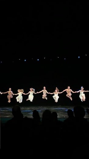 MOMIX receiving a standing ovation after the opening night of “ALICE” in NYC ‪@Joycetheater‬ ​!