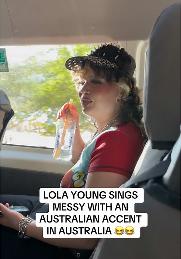 Lola Young Performs 'Messy' at Australia's Lost Paradise Festival