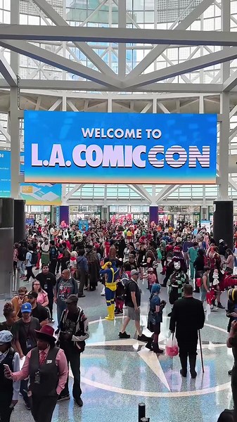 Another LA Comic Con in the books! More comics and prints acquired for the collection! #lacc #elizabetholsen #mandalorian #arcane @Ryder Maldonado @Vincent DeSantis