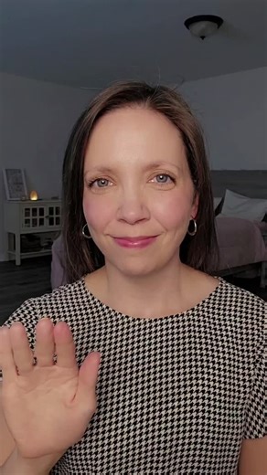 Jessica Hearn | Holistic Health & Beauty on Instagram: "Day 19 - Today I'm trying the Alima Pure eye primer. Sadly, I think this sample I got from the Detox Market is dried out, but I've wanted to try it for a long time. Have you tried this product? What was your experience?"