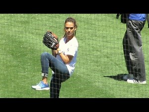 Jessica Alba Throws First Pitch at Dodger Game 8-17-14