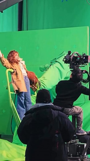 🎬 Behind the Magic of Green Screen! 🟩 Step inside the world of chroma keying, where imagination meets technology. From massive green backdrops to precision lighting and camera rigs, this is how cinematic illusions come to life! 💡 Notice the crane shot, the velvet lights, and the crew working in sync to create seamless VFX-ready footage. Every detail matters when building worlds that don’t exist—until post-production brings them alive. 👉 FilmCrew #🟩 by @modernview58 🖤🎥 Got BTS shots with @