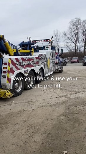 This is how I hook Mack tri-axles up. #axles #overweight #heavyhaul #heavywrecker #tow#hd #4u #fouryoupage #fyp