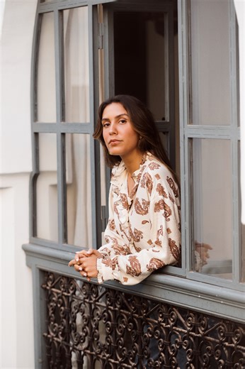 SAHOMA | SHOP on Instagram: "PRE-SPRING WARDROBE ☀️ Des looks solaires, des matières lumineuses, des coupes qu’on aime déjà porter en février… Du denim qui structure, de la dentelle délicate, des tons chauds qui réchauffent la silhouette. Quel look choisissez-vous ? 🤍 Notre première collection printanière est disponible sur www.sahomashop.com - Our new collection smells like spring, available online #nouvellecollection #outfitscheck #sahomashop"