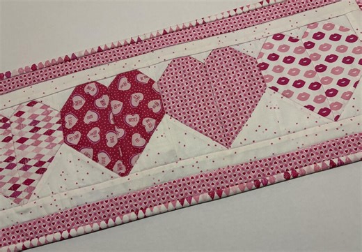 Valentine Quilted Table Runner, Patchwork Hearts Quilted Table Runner, Valentines Day Decor, Floral Table Topper, 10 1/2" X 28 1/2" - Etsy