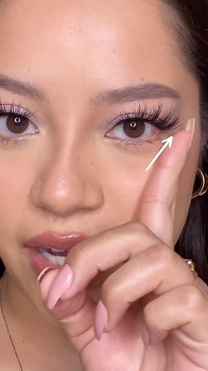 Jess | Makeup • Tutorials on Instagram: "Let me know if this helped you out 🤗 #eyelashes #eyelashtutorial #falselashes #eyelashapplicator #makeuptips #falseeyelashes #eyelashtips"