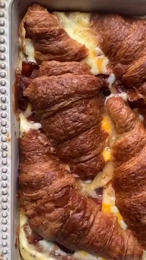 Need some weekend brunch inspo? Here you go! I made these baked egg, cheese and bacon croissant sandwiches with crispy bacon, 3 cheeses; including spreadable cheese, melty provolone and sharp cheddar, but you could certainly use any cheese you have or prefer. I used softened goat cheese, but it would be just as delicious with any cream cheese flavor you have in the fridge, boursin cheese or basically anything that spreads well. **This makes 4 large sandwiches so when the cheese is divided up, th