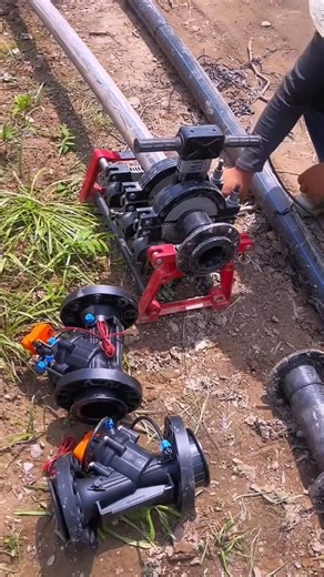 Creative ideas on Instagram: "Performing a high-precision HDPE pipe fusion welding process using a butt fusion welding machine in the field. This type of welding ensures a strong, leak-proof connection between polyethylene pipes, commonly used for water supply, gas pipelines, and irrigation systems. The process involves heating the ends of the pipes and fusing them together under pressure, creating a seamless bond that is as strong as the pipe itself. A skilled technician is carefully aligning a