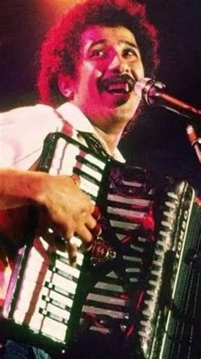Cheb Khaled: Enjoy Hasnou Âouni Live Performance