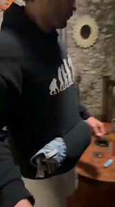 C'est pas le meilleur des raccourcis qu'il prend mon Kevin pour aller fermer les volets!#TerminéBonsoir | La Sotizerie -stzr-