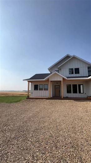 House mullet #modernfarmhouse #newbuild #saskatchewan #bigwindows #construction