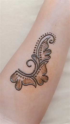 Creative komal mehandi on Instagram: "Very beautiful mehandi designs #mehndi #henna #trendymehandireels #viralreels #letestmehndi"