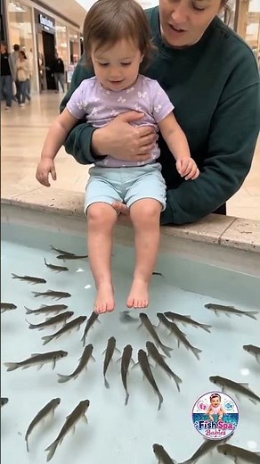 “Here They Come!” 🐟😂 Baby’s Tiny Toes Meet the Fish #Shorts