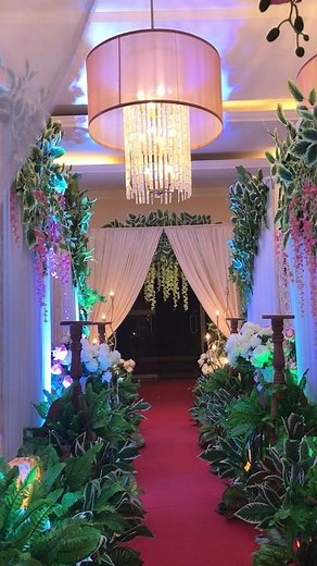 Bat nawala yung debutant? Bida bida talaga kaming kaibigan 🤣 #fyp #debut @tinnnnnluces @theoneandonlynamm @mocheetoo