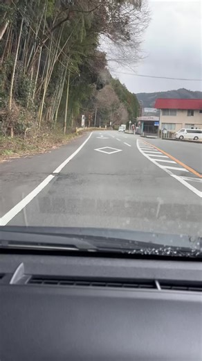 2026.1.20 山口市徳地島地 #ロハス島地温泉♨️ 山口市大殿大路 #龍福寺 島地温泉♨️ 券売機で入浴料520円を買って受付で気さくな人に券を渡して受付した証のブレスレット風の札をもらって脱衣所へ。シャンプー、トリートメント、ボディソープは備え付けあるのでタオルだけ必要。 お湯の温度もちょうど良くゆっくり出来ました。 同じ館内にある默雷亭でランチして龍福寺さんへ行ってみると椿が咲いていたので撮影して来ました。😆 近場のドライブ🚗💨‎|•'-'•)وﾅｲｽ！それなりに楽しめました。