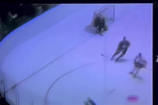 Bob Pulford, who died today at 89, won the opener of the 1964 #StanleyCup final at Maple Leaf Gardens with a shorthanded goal in the third period. Leafs would beat Detroit in 7! #nhl