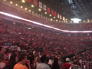 President Drake welcomes new students with words of encouragement and a little rock ‘n’ roll