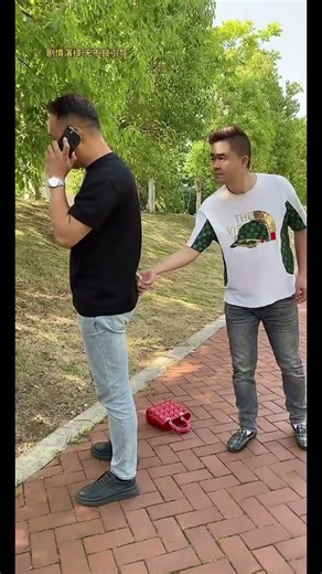 A scene of helping hands with good intentions on the road #helpothers #kindness #inspiration