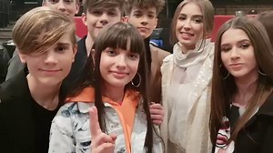 Nie tak dawno Roksana🥰 zachęcała Was do słuchania debiutanckiego singla Viki "Time": https://www.youtube.com/watch?v=FyqCjljoZ24, teraz Viki zachęca Was do wysłuchania, lajkowania, komentowania debiutanckiego albumu Roksany! I przy okazji gratuluje zwycięstwa w kategorii "Debiut Roku" podczas Wielkiej Gali Gwiazd Plejady! Tak trzymaj Roksana Węgiel - Roxie👑👏🌹 #roksanawegiel #roxie #debiutroku #laylow #time #4Dreamersmusic #ameliaandryszczyk | Viki Gabor