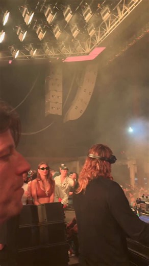 Dixon enjoying Solomun’s set at Diynamic showcase at Factory Town 🇺🇸 @solomun @dixon_ @diynamicmusic @factorytown_ | Deep Tech Minimal