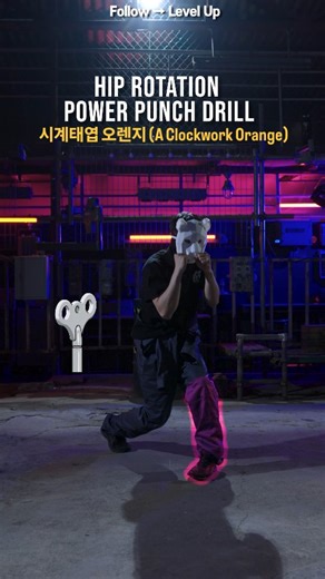 Big Bear Boxing Club | 빅베어복싱클럽 on Instagram: "광기에 절은 젊은 놈들이 문을 부수고 Mad-eyed young men smashed the door 집 안으로 쏟아져 들어왔다. 비명도, 욕도, 협박도 없었다. 노인은 그저 어두운 방 한가운데서 태엽을 감고 있을 뿐이었다. open and poured into the house. There were no screams, no curses, no threats. The old man simply sat in the middle of the dark room, winding a spring. 틱… 틱… 틱… Tick… tick… tick… “야, 노인네, 뭐 하는 거야?” 강도 하나가 비웃으며 다가왔다. “Hey, old man, what do you think you're doing?” One of the intruders sneered as he stepped forward. 그 순간, 노인이 손목을