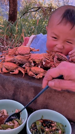 Cooking Chinese Food with Baby and Eating in Countryside | Hippy Foods