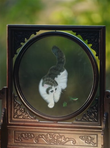 I broke five needles mastering the art of 'Random Stitch Embroidery' , and the first thousand stitches? All practice. mastering Chinese embroidery 🪡. rural life in China countryside life and cooking Chinese craftsman daily life vlog Chinese culture Chinese heritage Chinese food Chinese village Chinese craft Chinese lifestyle explore China. Chinese double-sided embroidery is a pinnacle of textile art, a mesmerizing illusion where a single piece of silk becomes a canvas for two distinct realities