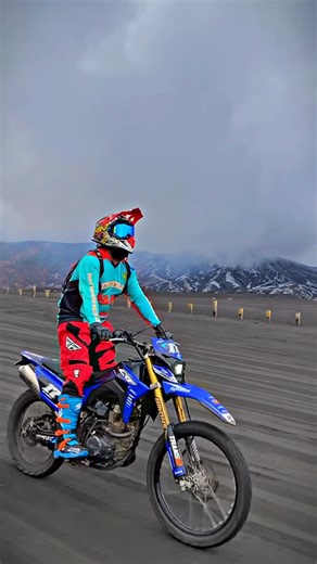 BATU FUNOFFROAD - BROMO TRIP EVERYDAY | Perbanyak syukur, kurangi sambat boskuh✌🏾 In frame @edwin_donsurg @rieskiwidhanar @meddocs_east_java_chapter #batuoffroad... | Instagram