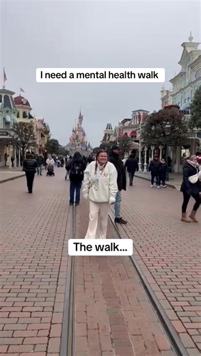 The walk I need in my life each day. A trip to Disneyland should be prescribed by the GP to be honest at this point 😅🤍 #disneylandparis #disneywalk #disneycontent #disneygirl #disneylife