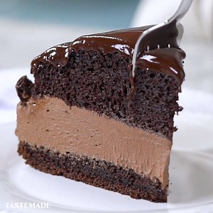 Chocolate Mousse Cake is our kind of Sunday dessert. Get the recipe 👉 https://bit.ly/2vtQ4ZC | Tastemade UK